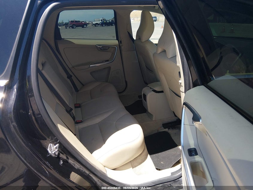 2016 Volvo Xc60 VIN YV440MDK0G2902843 IAAI salvage auction — LEFT SIDE, Salvage Title, sold $1,950 on 2026-07-15 (photo 8)