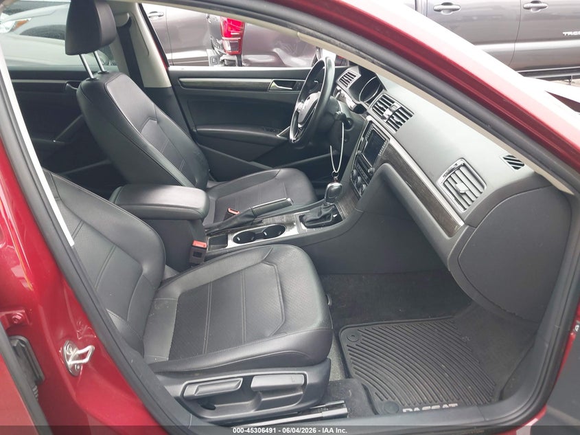 2018 Volkswagen Passat VIN 1VWBA7A30JC019152 IAAI salvage auction — RIGHT FRONT, Salvage Title, sold $1,700 on 2026-07-31 (photo 5)