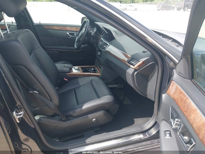2011 Mercedes-benz E-class VIN WDDHF8HB1BA317696 IAAI salvage auction — WATER/FLOOD, Salvage (Texas), sold $1,900 on 2026-07-17 (photo 5)