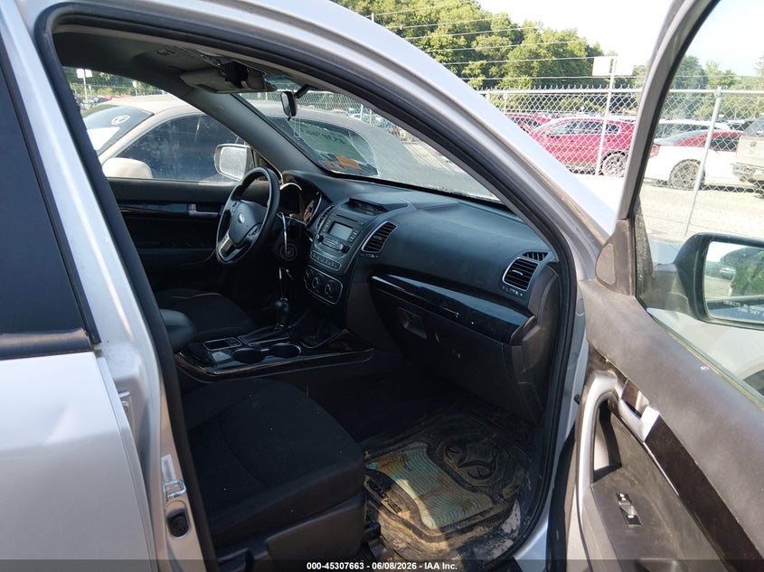 2015 Kia Sorento VIN 5XYKTCA60FG610973 IAAI salvage auction — NORMAL WEAR, Clear-Dealer Only (West Virginia), sold $525 on 2026-07-09 (photo 5)