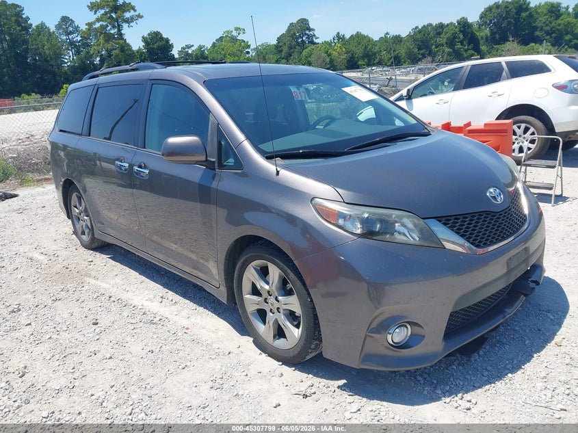 2013 Toyota Sienna VIN 5TDXK3DC9DS384667 IAAI salvage auction — FRONT END, Salvage Title, sold $3,700 on 2026-07-14 (photo 1)