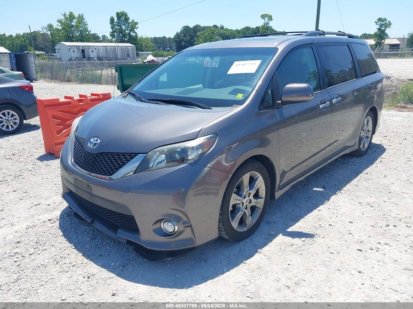 2013 Toyota Sienna VIN 5TDXK3DC9DS384667 IAAI salvage auction — FRONT END, Salvage Title, sold $3,700 on 2026-07-14 (photo 2)