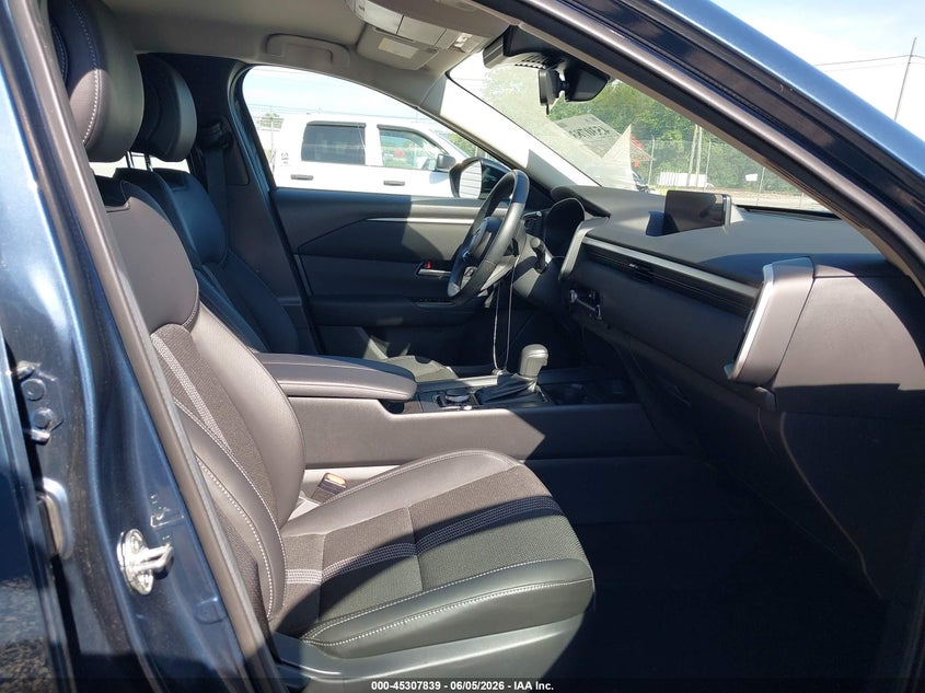 2025 Mazda Cx-50 VIN 7MMVAABW4SN118794 IAAI salvage auction — FRONT & REAR, Salvage Title, sold $12,000 on 2026-07-17 (photo 5)