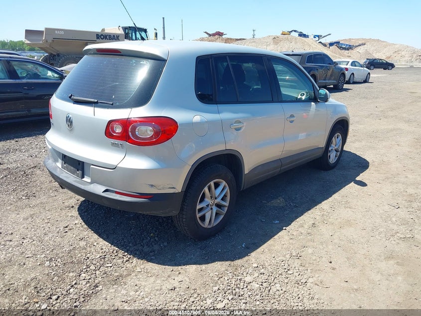 2011 Volkswagen Tiguan VIN WVGAV7AX8BW552383 IAAI salvage auction — NORMAL WEAR, Clear (New York), sold $450 on 2026-07-07 (photo 4)