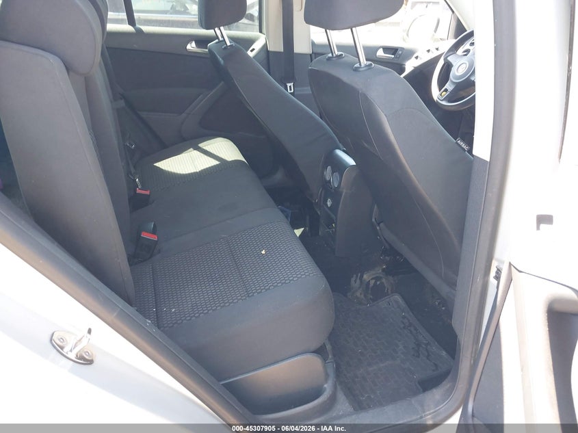 2011 Volkswagen Tiguan VIN WVGAV7AX8BW552383 IAAI salvage auction — NORMAL WEAR, Clear (New York), sold $450 on 2026-07-07 (photo 8)