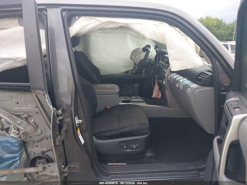 2011 Toyota 4runner VIN JTEZU5JR3B5014157 IAAI salvage auction — SIDE, Salvage (Tennessee), sold $3,950 on 2026-07-14 (photo 5)