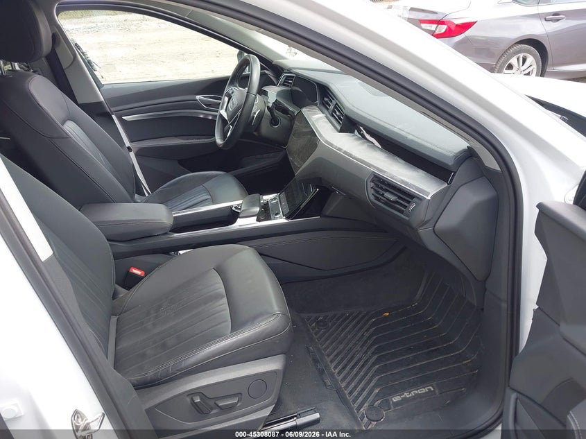 2022 Audi E-tron VIN WA1AAAGE7NB005095 IAAI salvage auction — LEFT SIDE, Salvage Title, sold $9,950 on 2026-07-16 (photo 5)