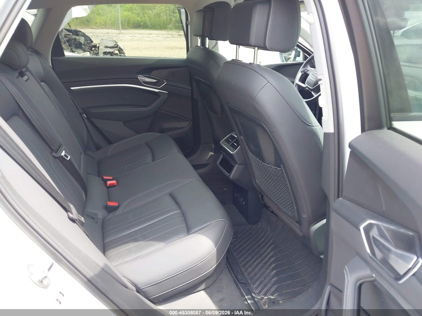 2022 Audi E-tron VIN WA1AAAGE7NB005095 IAAI salvage auction — LEFT SIDE, Salvage Title, sold $9,950 on 2026-07-16 (photo 8)