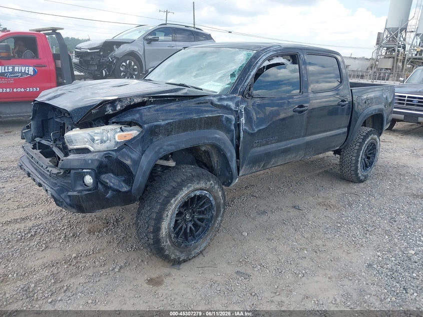 2017 Toyota Tacoma VIN 5TFCZ5AN7HX064310 IAAI salvage auction — ROLLOVER, Salvage (Idaho), sold $8,500 on 2026-07-10 (photo 2)