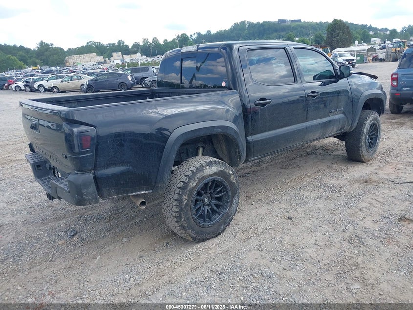 2017 Toyota Tacoma VIN 5TFCZ5AN7HX064310 IAAI salvage auction — ROLLOVER, Salvage (Idaho), sold $8,500 on 2026-07-10 (photo 4)