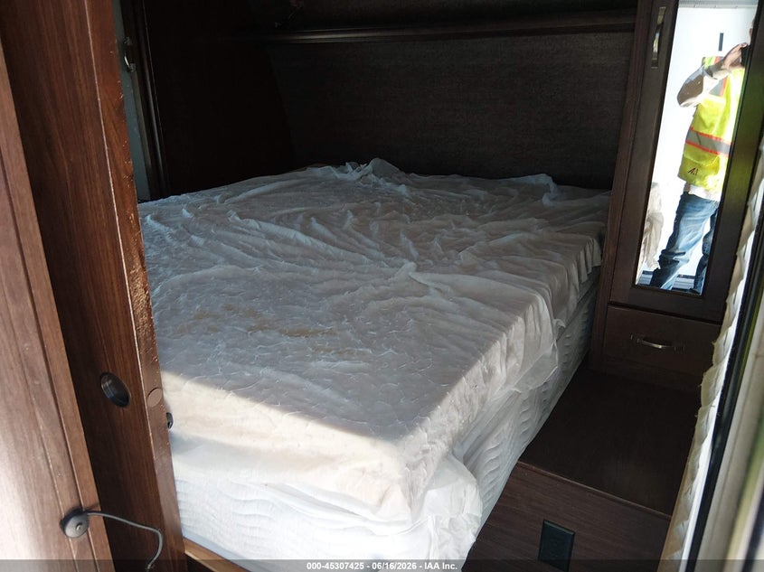 2017 Heartland Rv Torque VIN 5SFCB3425HE337487 IAAI salvage auction — Unknown, Salvage (West Virginia), sold $3,400 on 2026-09-14 (photo 8)