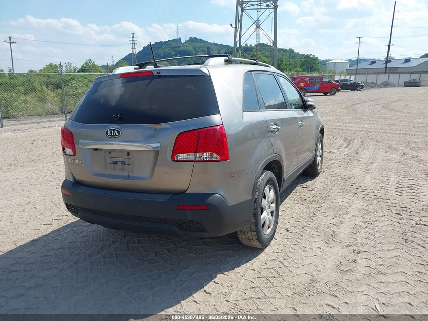 2011 Kia Sorento VIN 5XYKTDA19BG129012 IAAI salvage auction — NORMAL WEAR, Clear (Pennsylvania), sold $1,000 on 2026-07-07 (photo 4)