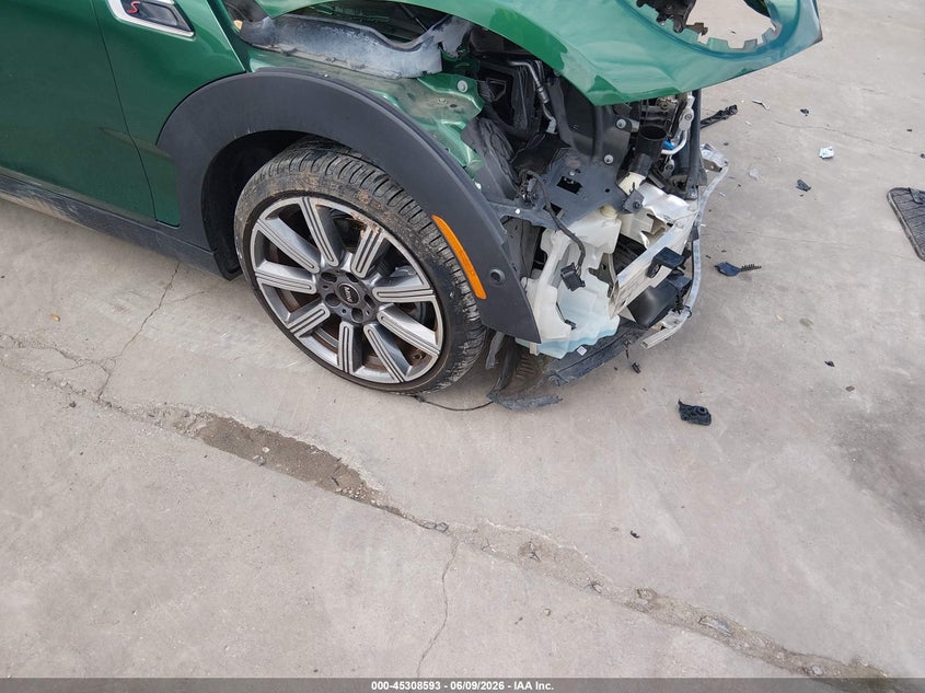 2022 Mini Clubman VIN WMWLV7C04N2R69554 IAAI salvage auction — FRONT END, Salvage Title, sold $1,925 on 2026-08-11 (photo 6)