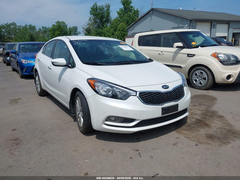 2014 Kia Forte VIN KNAFX4A80E5104240 IAAI salvage auction — SIDE, Salvage Title, sold $1,750 on 2026-07-17 (photo 1)