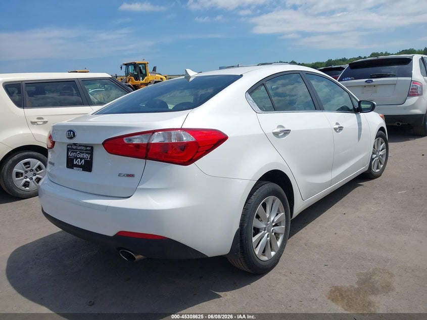 2014 Kia Forte VIN KNAFX4A80E5104240 IAAI salvage auction — SIDE, Salvage Title, sold $1,750 on 2026-07-17 (photo 4)