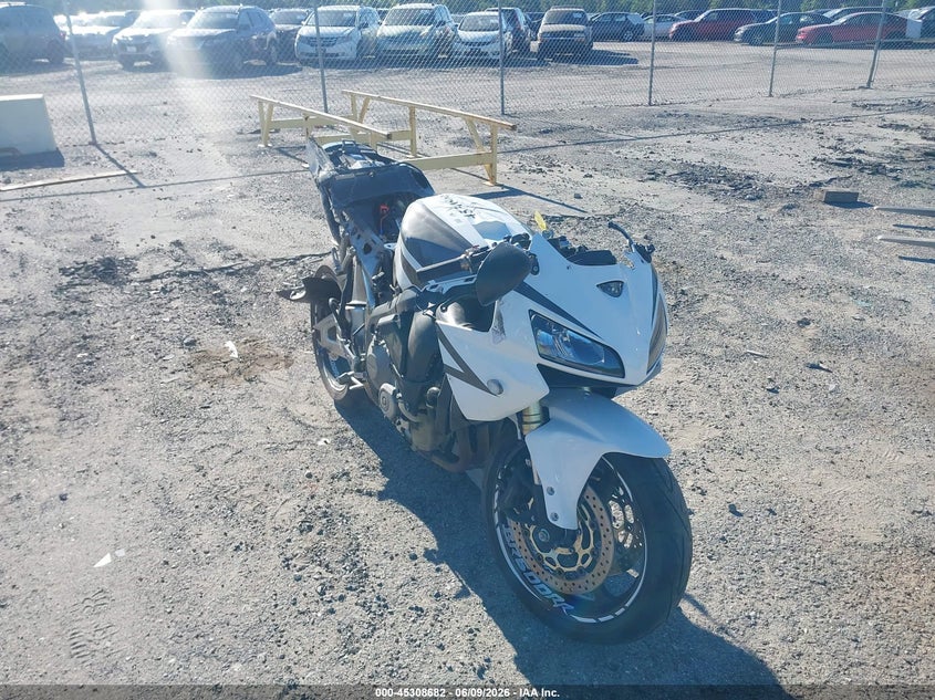 2005 Honda Cbr VIN JH2PC37095M204025 IAAI salvage auction — LEFT & RIGHT, Clear (Massachusetts), sold $450 on 2026-07-08 (photo 1)
