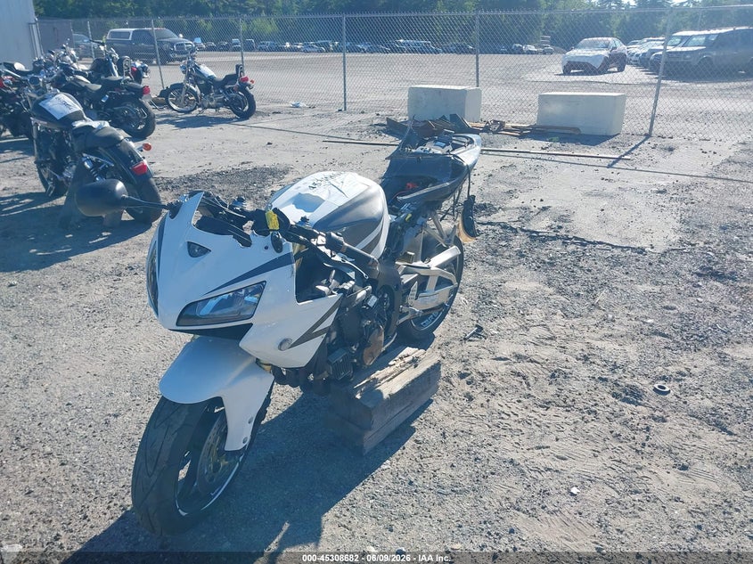 2005 Honda Cbr VIN JH2PC37095M204025 IAAI salvage auction — LEFT & RIGHT, Clear (Massachusetts), sold $450 on 2026-07-08 (photo 2)