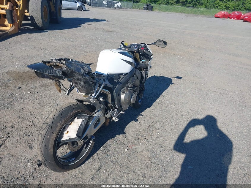 2005 Honda Cbr VIN JH2PC37095M204025 IAAI salvage auction — LEFT & RIGHT, Clear (Massachusetts), sold $450 on 2026-07-08 (photo 4)