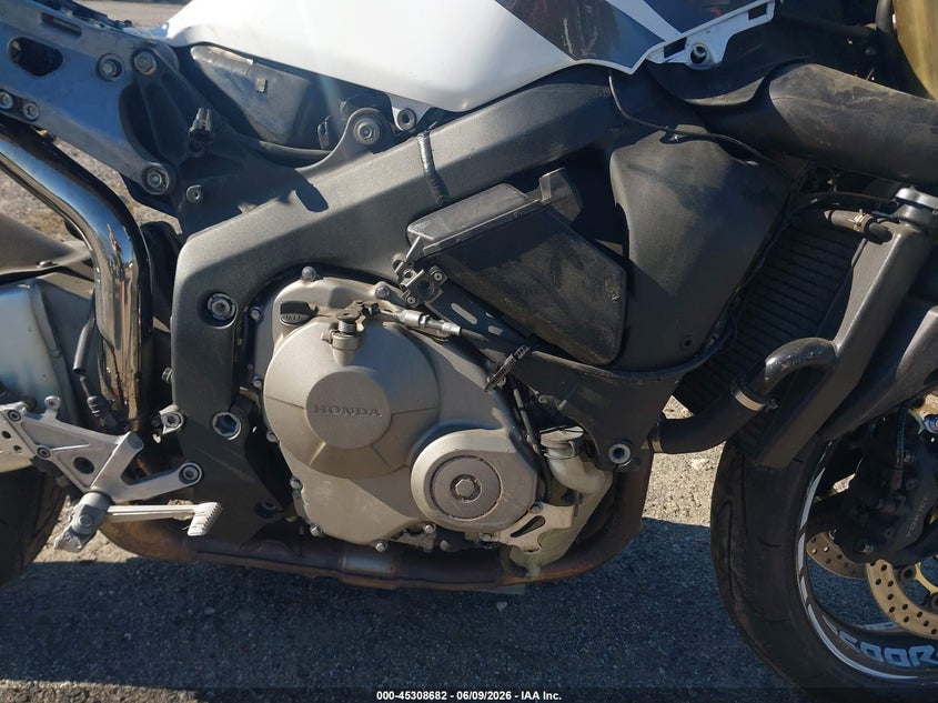 2005 Honda Cbr VIN JH2PC37095M204025 IAAI salvage auction — LEFT & RIGHT, Clear (Massachusetts), sold $450 on 2026-07-08 (photo 8)