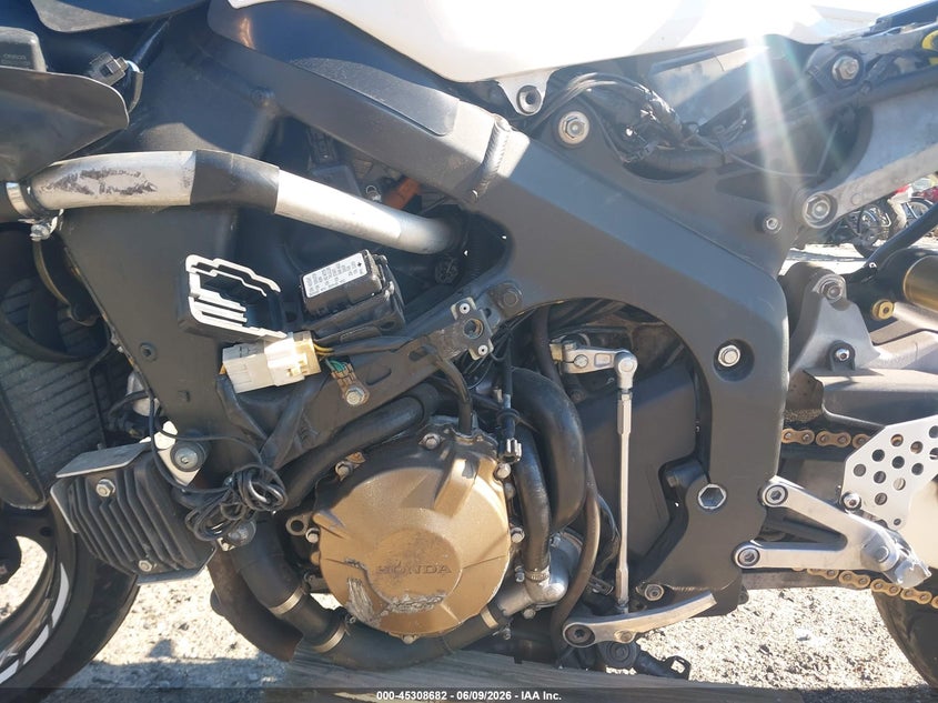 2005 Honda Cbr VIN JH2PC37095M204025 IAAI salvage auction — LEFT & RIGHT, Clear (Massachusetts), sold $450 on 2026-07-08 (photo 9)