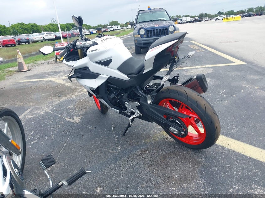 2025 Cf moto 450ss VIN LCEPESLAXS6002483 IAAI salvage auction — SIDE, Rebuildable (Florida), sold $1,050 on 2026-07-15 (photo 3)