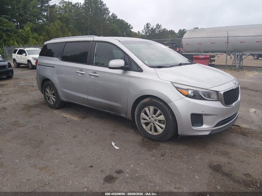 2017 Kia SEDONA VIN KNDMB5C12H6243038 IAAI salvage auction — UNDERCARRIAGE, Salvage Title, sold $900 on 2026-07-08 (photo 1)