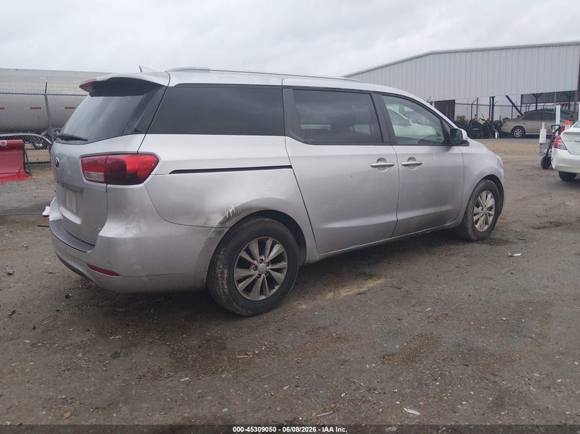 2017 Kia SEDONA VIN KNDMB5C12H6243038 IAAI salvage auction — UNDERCARRIAGE, Salvage Title, sold $900 on 2026-07-08 (photo 4)