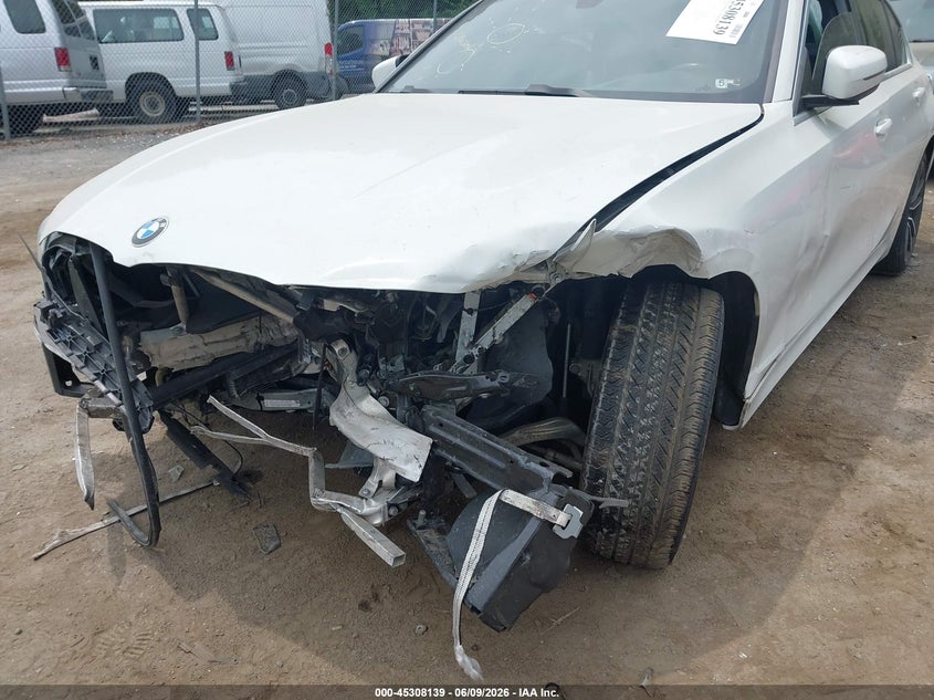 2019 BMW 3er VIN WBA5R1C56KFH05734 IAAI salvage auction — FRONT END, Salvage - Greater Than 75% (Maryland), sold $3,400 on 2026-08-01 (photo 6)