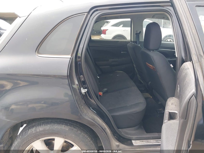 2013 Mitsubishi Outlander VIN 4A4AP4AU9DE005157 IAAI salvage auction — LEFT & RIGHT, Salvage Title, sold $1,575 on 2026-07-22 (photo 8)