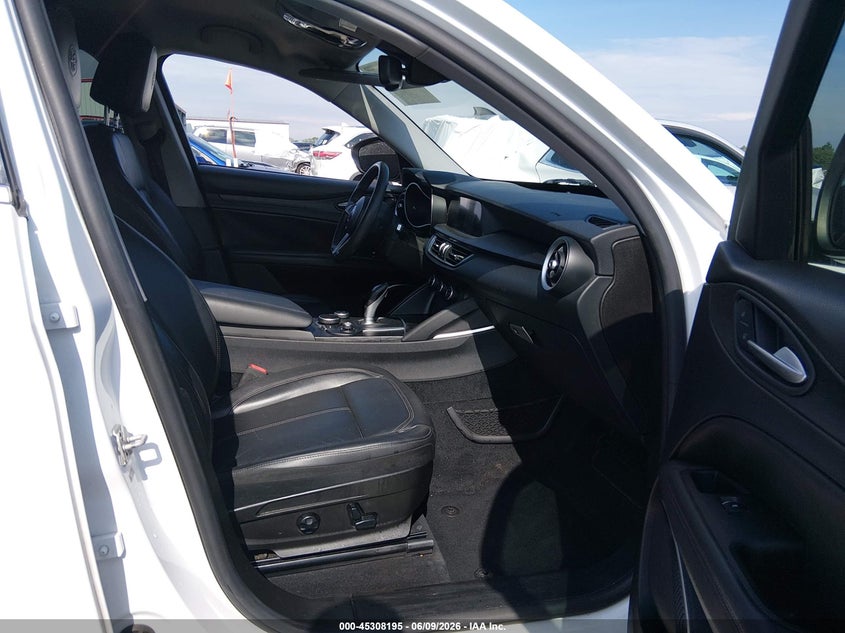 2018 Alfa romeo Stelvio VIN ZASFAKAN3J7B83228 IAAI salvage auction — FRONT END, Salvage Title, sold $5,200 on 2026-08-13 (photo 5)