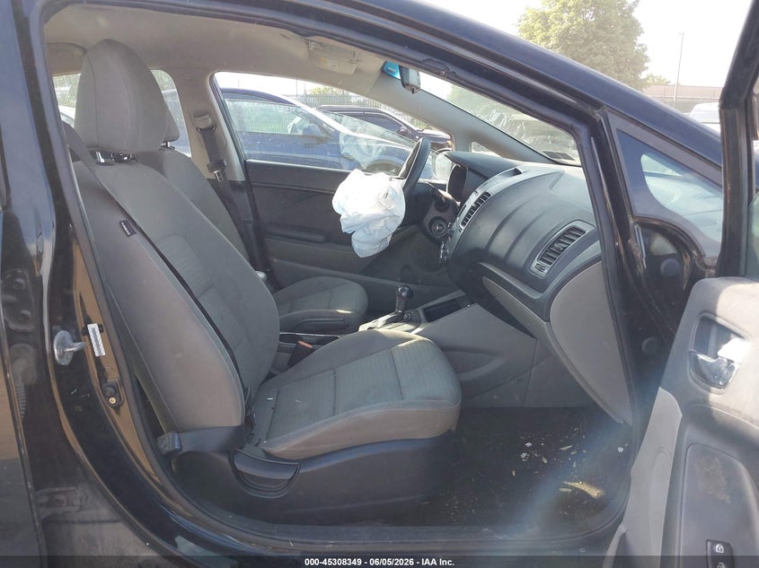 2015 Kia Forte VIN KNAFX4A68F5349531 IAAI salvage auction — FRONT END, Salvage Title, sold $450 on 2026-07-10 (photo 5)