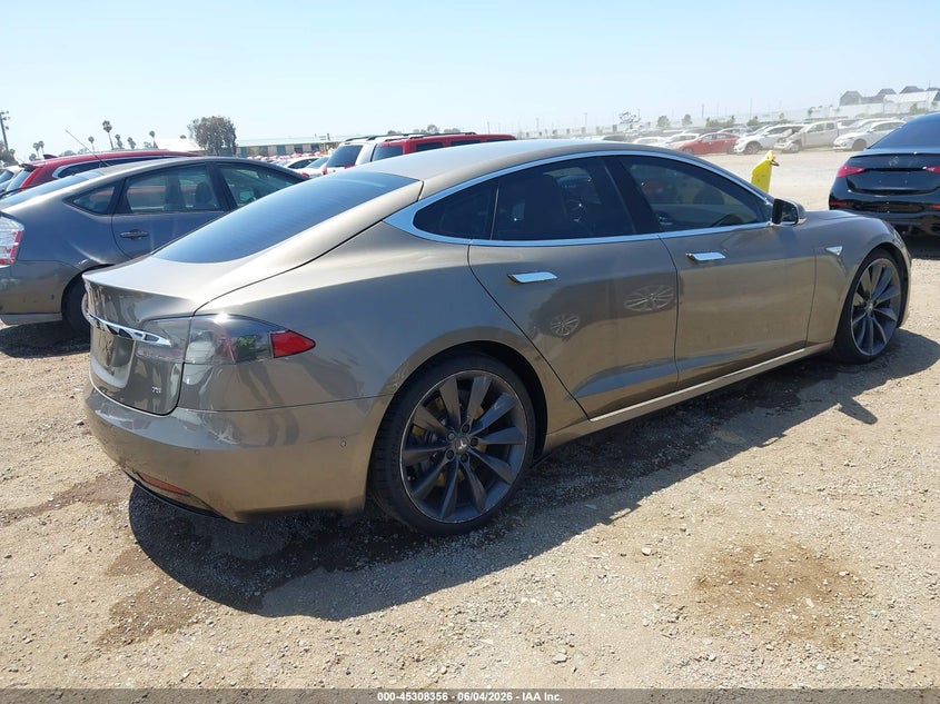 2016 Tesla Model s VIN 5YJSA1E19GF138175 IAAI salvage auction — REAR END, Salvage Title, sold $3,050 on 2026-08-23 (photo 4)