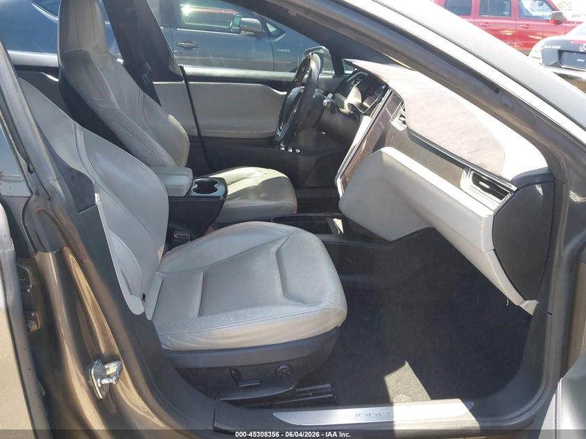 2016 Tesla Model s VIN 5YJSA1E19GF138175 IAAI salvage auction — REAR END, Salvage Title, sold $3,050 on 2026-08-23 (photo 5)