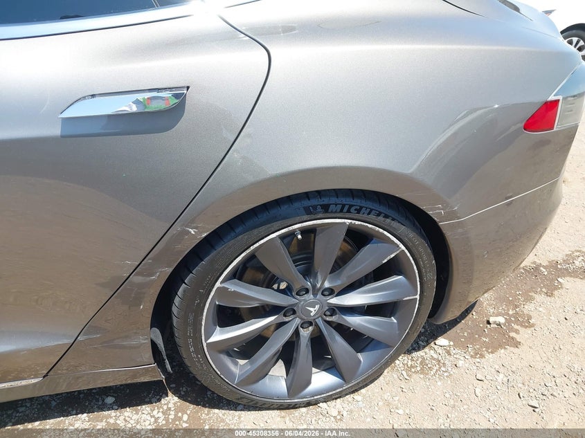 2016 Tesla Model s VIN 5YJSA1E19GF138175 IAAI salvage auction — REAR END, Salvage Title, sold $3,050 on 2026-08-23 (photo 6)