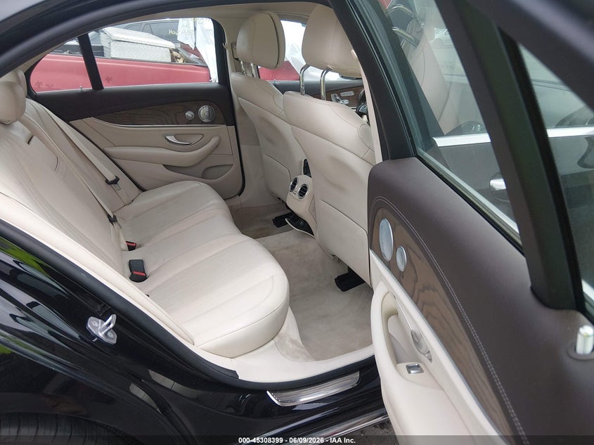 2018 Mercedes-benz E-klasse VIN WDDZF4JB9JA374380 IAAI salvage auction — FRONT & REAR, Salvage (North Carolina), sold $9,600 on 2026-07-29 (photo 8)