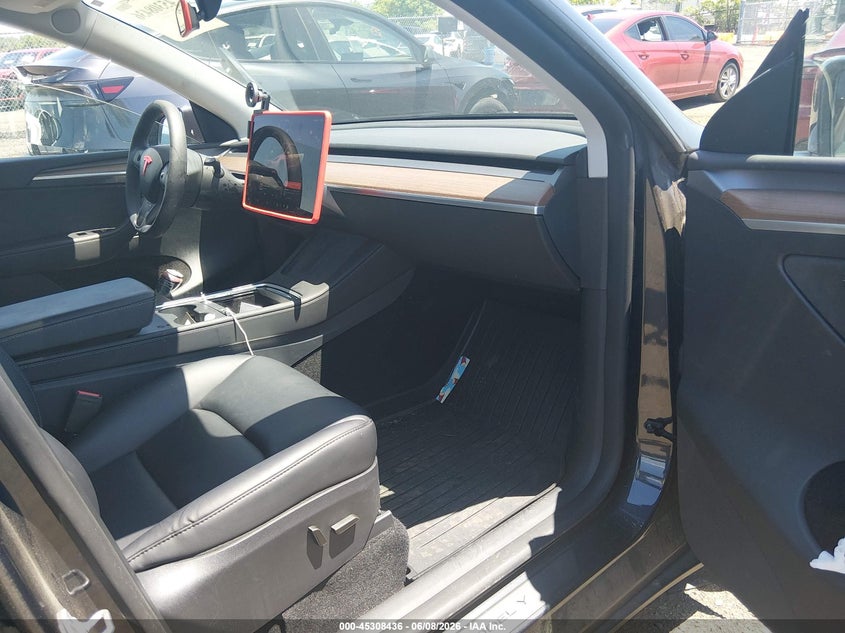 2024 Tesla Model y VIN 7SAYGDED5RF186542 IAAI salvage auction — SIDE, Salvage (Idaho), sold $7,300 on 2026-07-29 (photo 5)