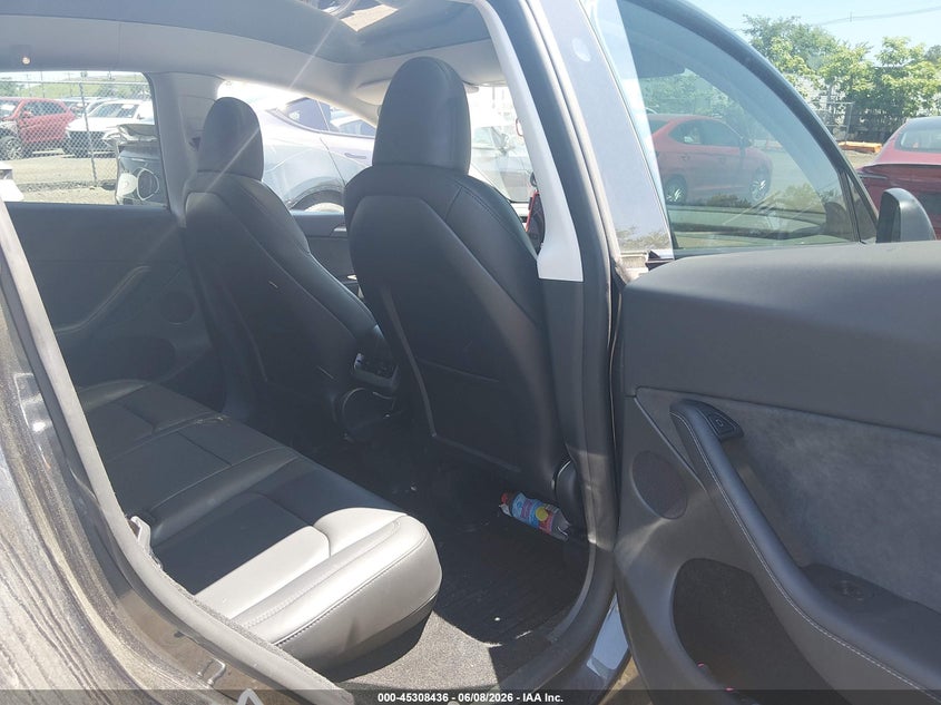 2024 Tesla Model y VIN 7SAYGDED5RF186542 IAAI salvage auction — SIDE, Salvage (Idaho), sold $7,300 on 2026-07-29 (photo 8)