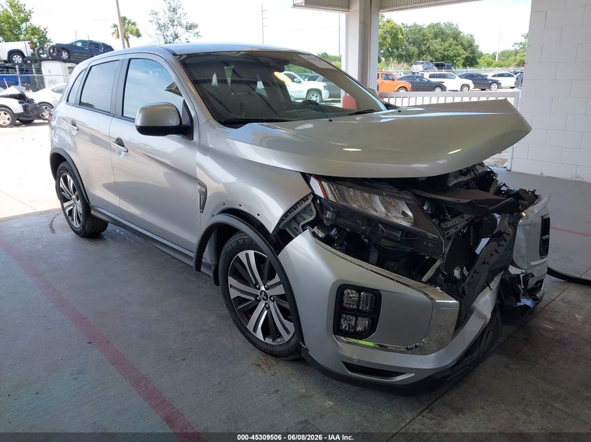 2025 Mitsubishi Outlander VIN JA4ARUAU0SU012772 IAAI salvage auction — LEFT FRONT, Salvage Title, sold $5,000 on 2026-07-29 (photo 1)