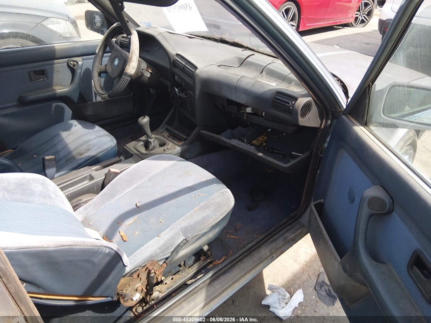 1987 BMW 3er VIN WBAAB540XH9803666 IAAI salvage auction — NORMAL WEAR, Clear-Dealer Only (North Carolina), sold $325 on 2026-07-20 (photo 5)