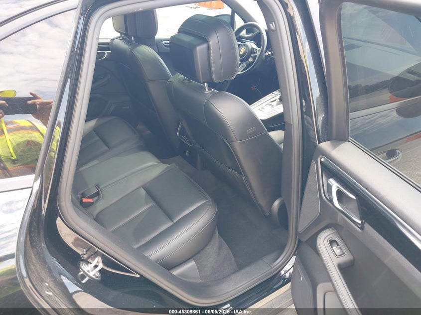 2018 Porsche Macan VIN WP1AA2A51JLB16880 IAAI salvage auction — FRONT END, Salvage Title, sold $9,700 on 2026-08-28 (photo 8)