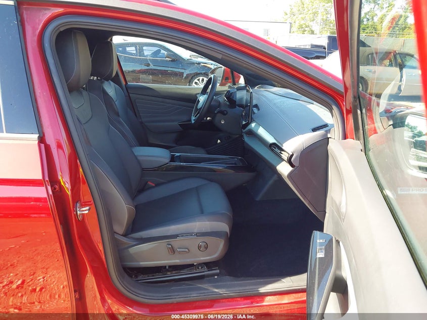 2023 Volkswagen Id.4 VIN 1V2WNPE87PC045866 IAAI salvage auction — SIDE, Salvage Title, sold $9,100 on 2026-07-30 (photo 5)