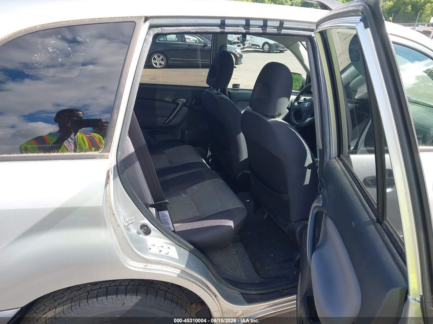 2004 Toyota Rav4 VIN JTEHD20V346022037 IAAI salvage auction — NORMAL WEAR, Clear (Massachusetts), sold $400 on 2026-07-09 (photo 8)