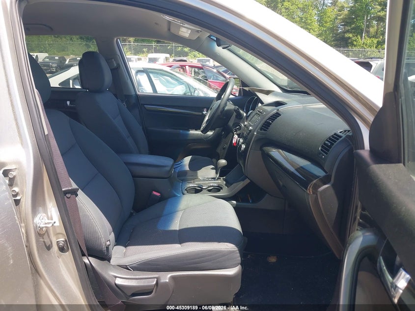 2013 Kia Sorento VIN 5XYKTCA66DG393166 IAAI salvage auction — RIGHT SIDE, Salvage (New Hampshire), sold $725 on 2026-07-31 (photo 5)