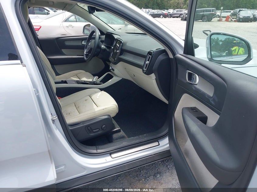 2022 Volvo Xc40 VIN YV4162UL6N2641875 IAAI salvage auction — WATER/FLOOD, Salvage (South Carolina), sold $3,450 on 2026-07-28 (photo 5)