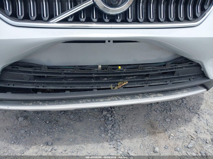 2022 Volvo Xc40 VIN YV4162UL6N2641875 IAAI salvage auction — WATER/FLOOD, Salvage (South Carolina), sold $3,450 on 2026-07-28 (photo 6)