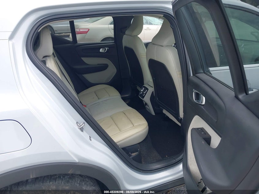 2022 Volvo Xc40 VIN YV4162UL6N2641875 IAAI salvage auction — WATER/FLOOD, Salvage (South Carolina), sold $3,450 on 2026-07-28 (photo 8)