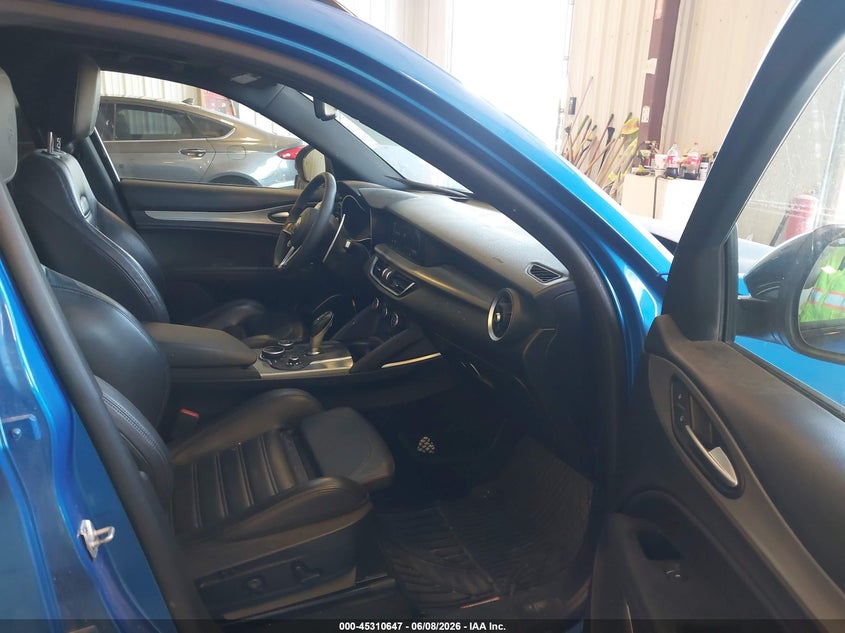 2019 Alfa romeo Stelvio VIN ZASPAKBN0K7C50954 IAAI salvage auction — REAR END, Salvage Title, sold $4,150 on 2026-07-28 (photo 5)