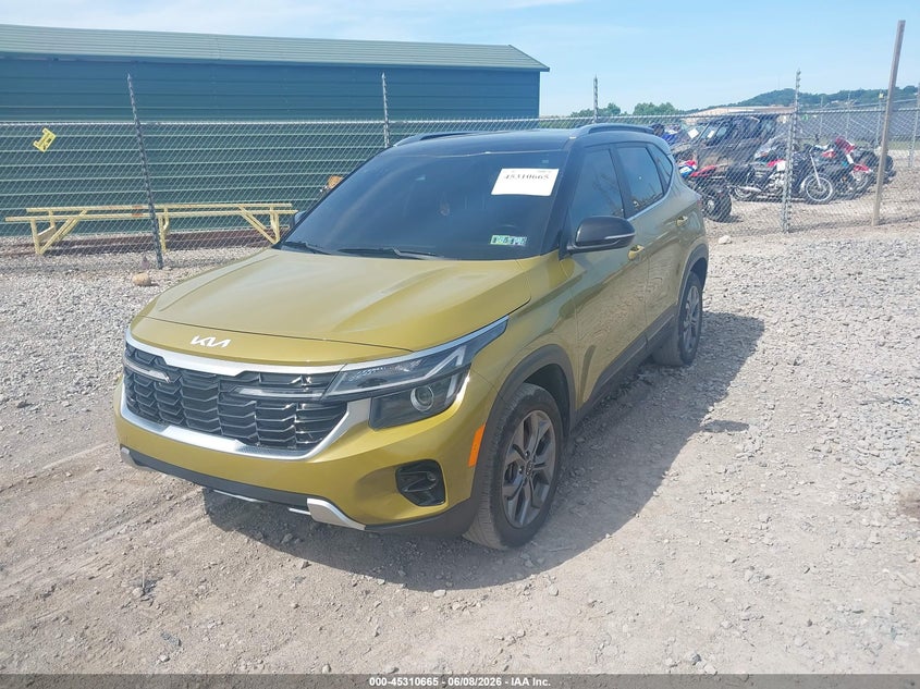 2024 Kia Seltos VIN KNDEUCAA1R7618998 IAAI salvage auction — RIGHT SIDE, Salvage Title, sold $6,200 on 2026-07-28 (photo 2)