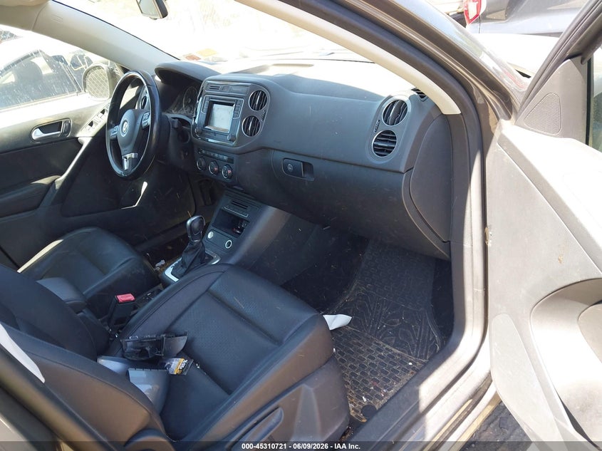 2016 Volkswagen Tiguan VIN WVGBV7AX5GW599673 IAAI salvage auction — NORMAL WEAR, Salvage Title, sold $800 on 2026-07-07 (photo 5)