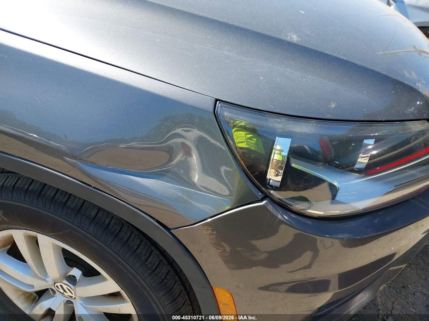2016 Volkswagen Tiguan VIN WVGBV7AX5GW599673 IAAI salvage auction — NORMAL WEAR, Salvage Title, sold $800 on 2026-07-07 (photo 6)